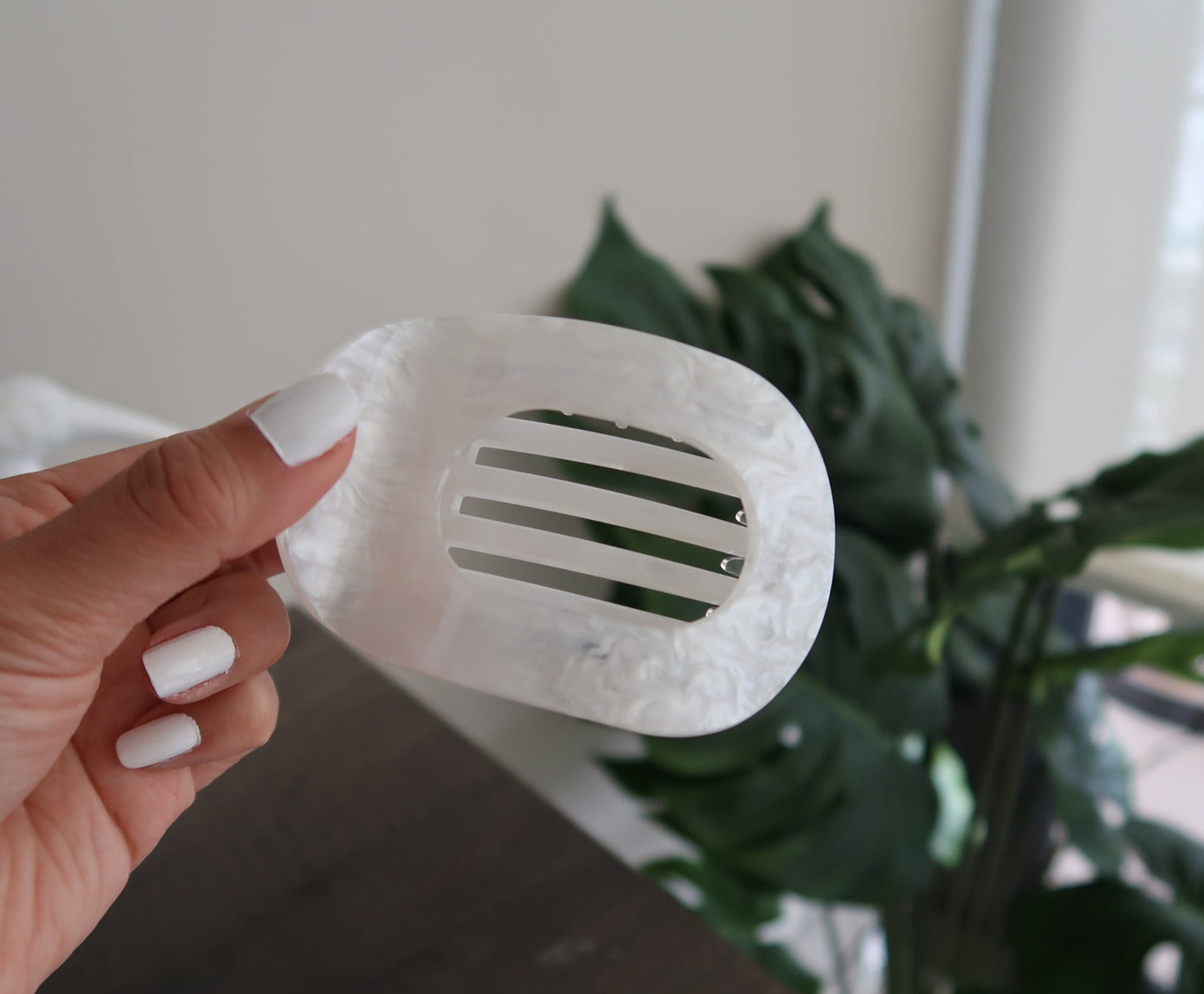 Jumbo Lay Flat Claw Clip (5 colors available)